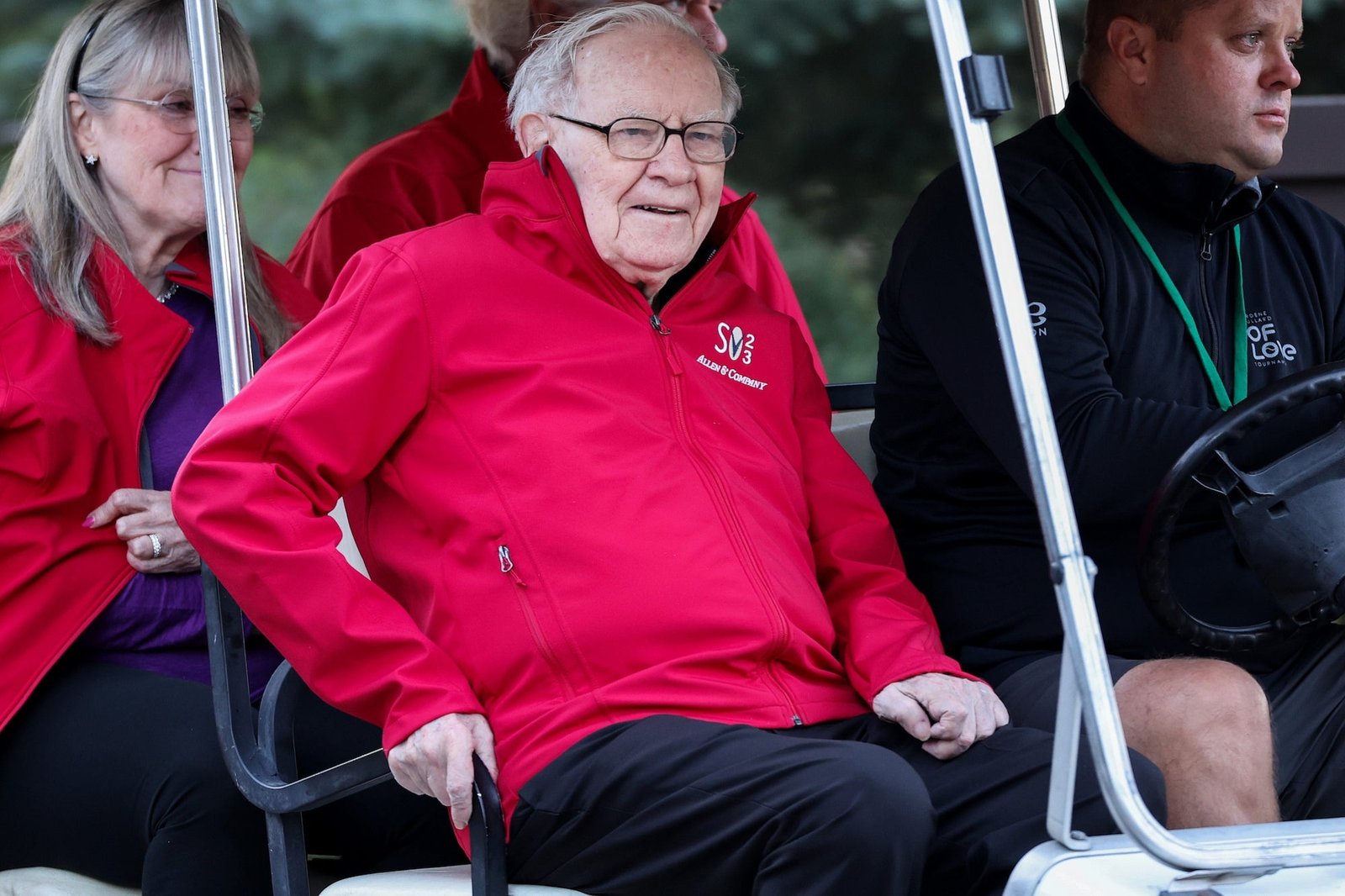 Warren Buffett’s Thanksgiving Letter to Berkshire Shareholders: Read