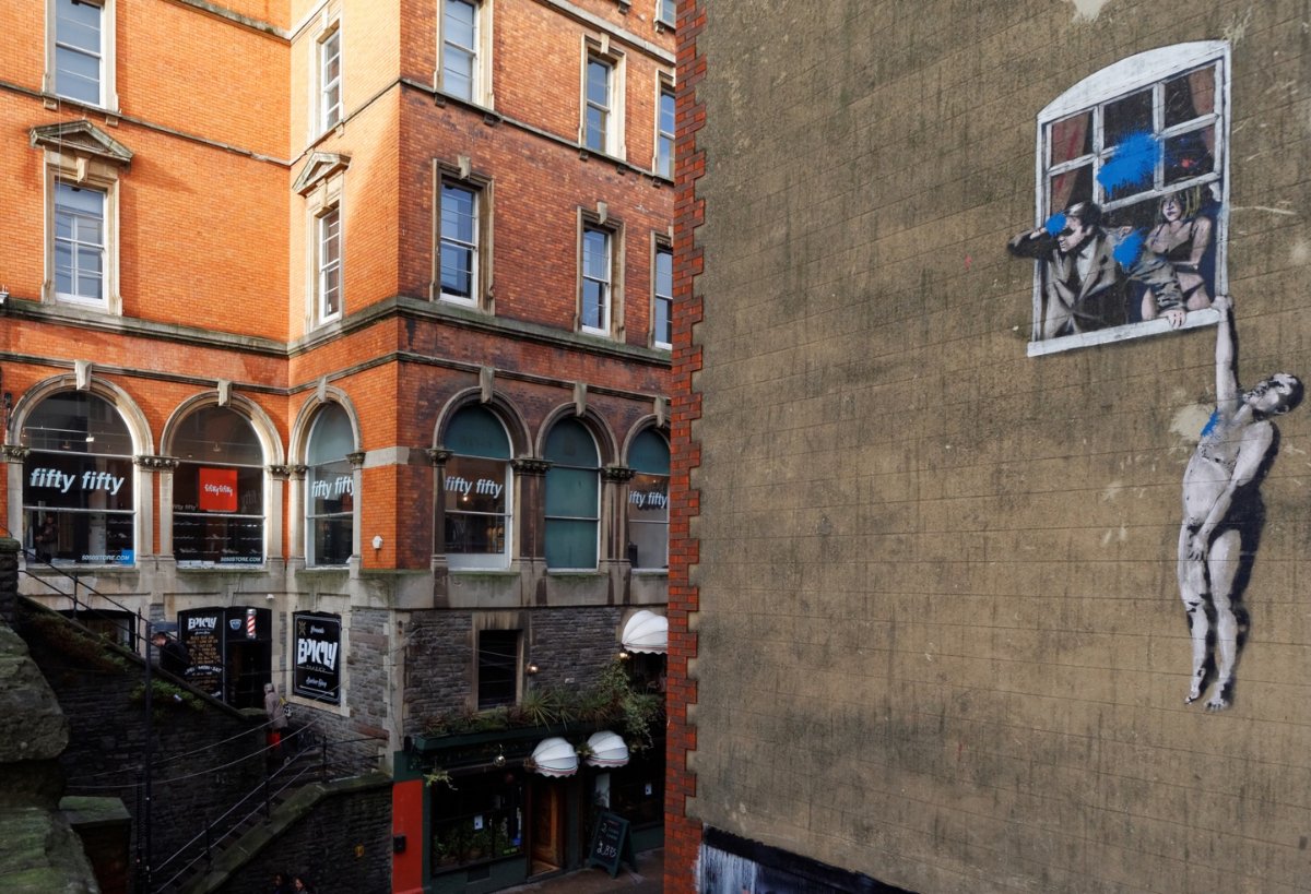 Banksy’s mural ‘Well Hung Lover’ to go up for auction with the historic Bristol building it’s painted on – What Caught Your Eye