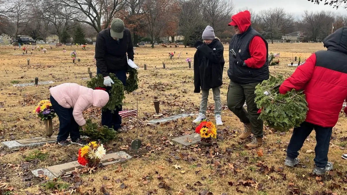 ‘We’re not gonna forget them:’ Over 660 wreaths placed at Maplewood Memorial Lawn Cemetery for Wreaths Across America