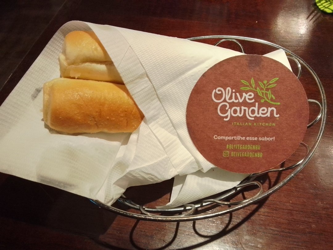 Olive Garden investigates mysterious lettering appearing on breadstick – Current Affairs