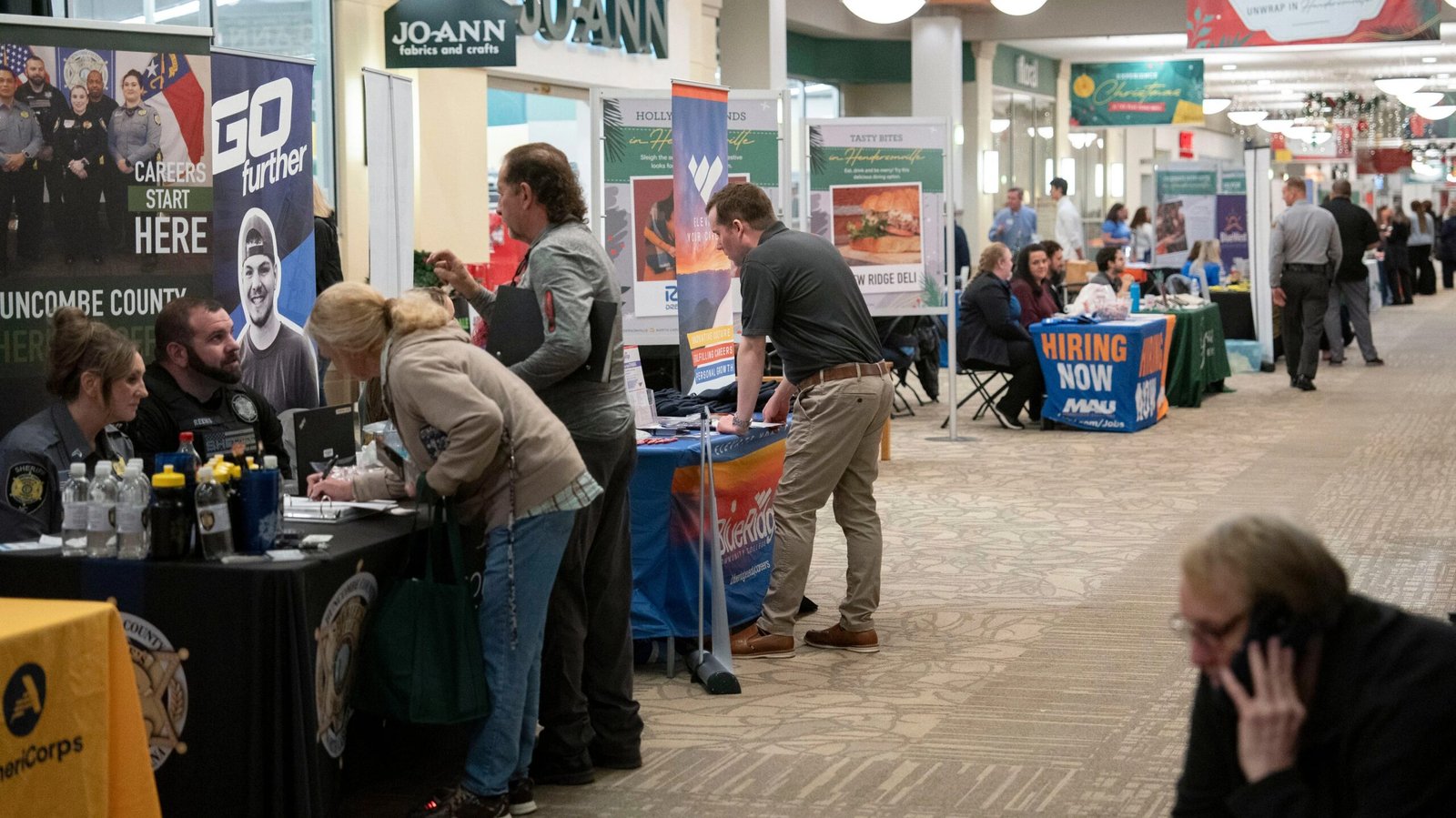 Weekly Jobless Claims Rise Unexpectedly